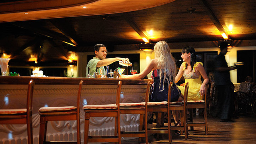 Bars Night life--各类酒吧 dining美食的图片集（ 鸡尾酒和非酒精饮料 ），印度洋三大明珠马尔代夫,马尔代夫太阳岛 Sun Island Resort